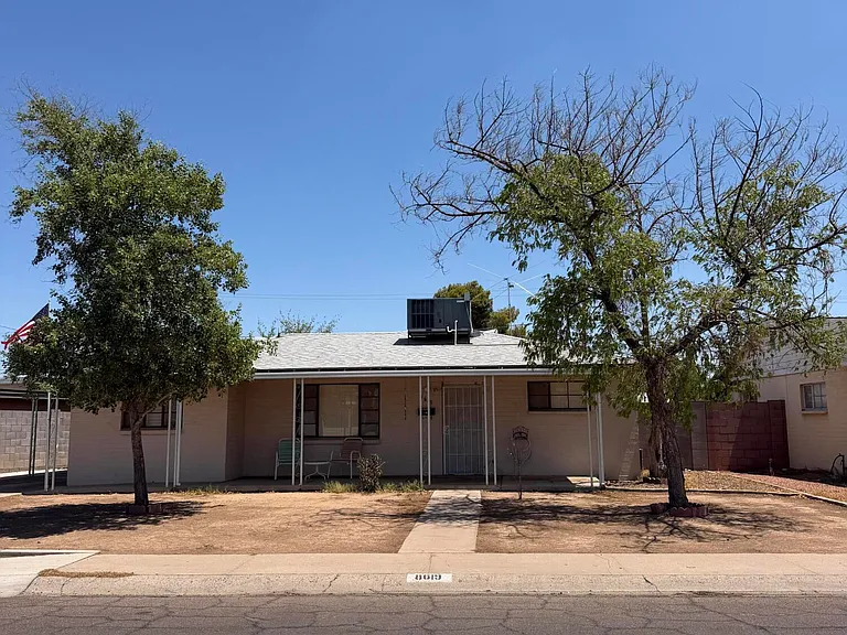 8619 N 30th Dr — Photo 1