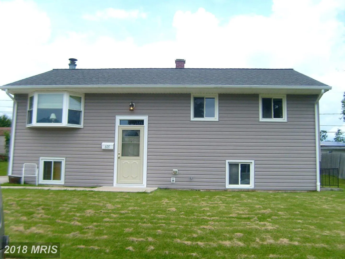 605 Mulberry Ln photo 1