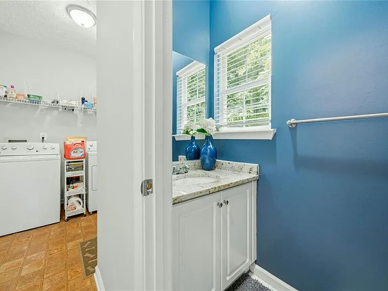 983 Aspen Dr — Photo 11