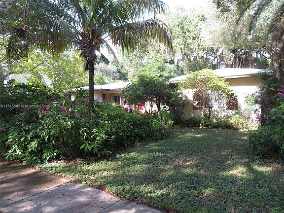 3rd image of 1131 Catalonia Ave