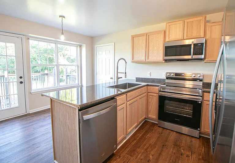 529 Indian Ave — Photo 6