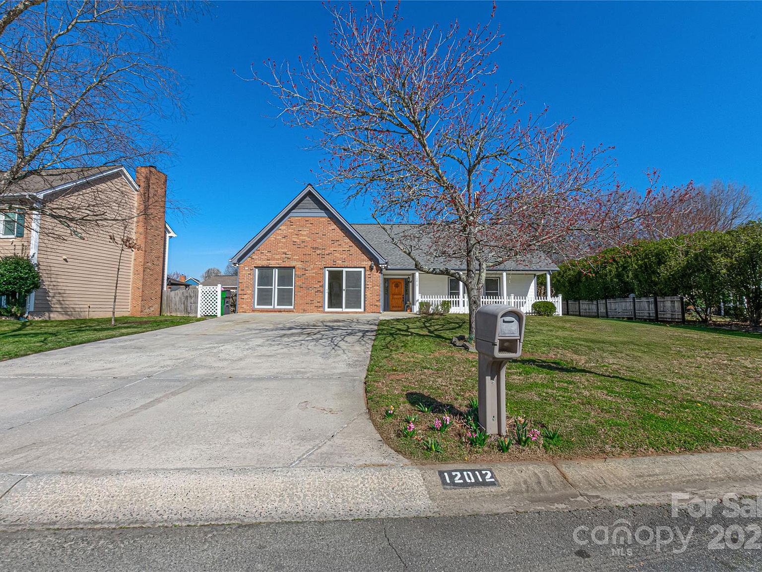12012 Stainsby Lane