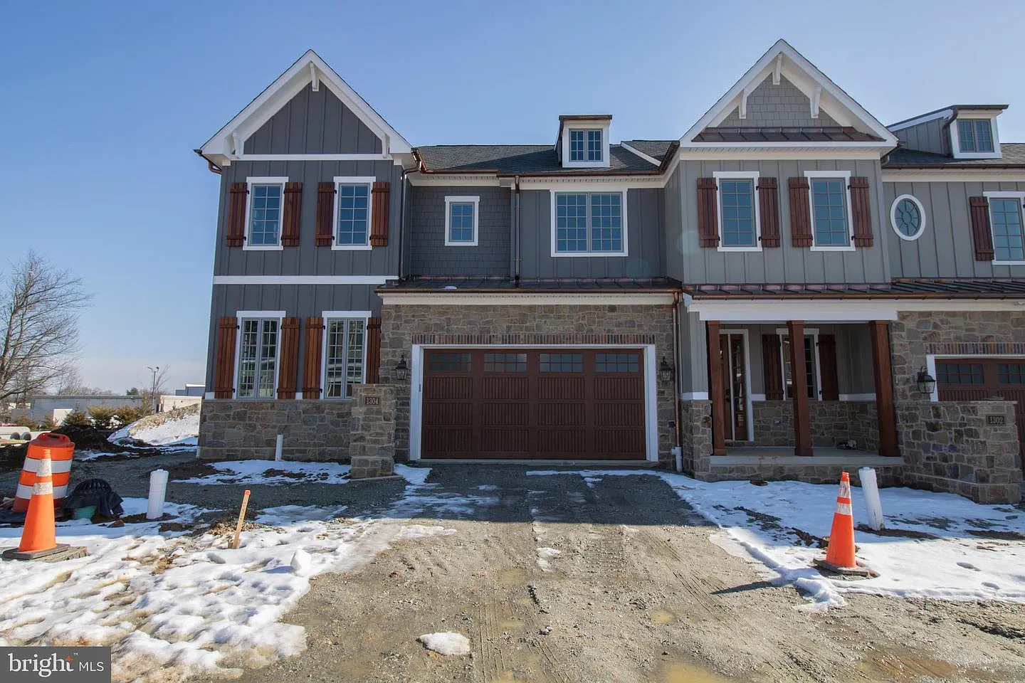 1305 Coulee Way photo 1