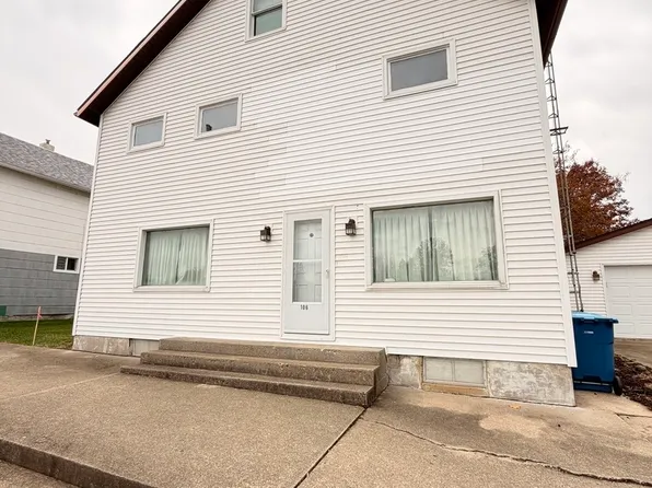 106 S Main St, Lostant, IL 61334