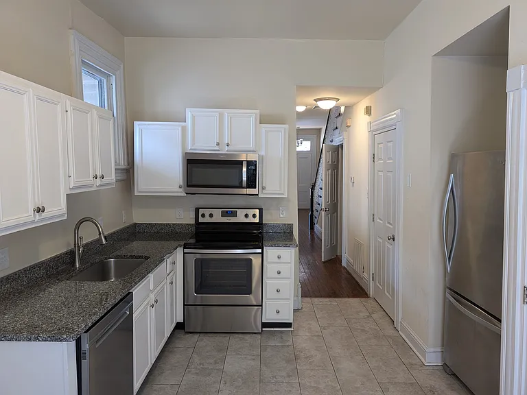 2115 E Marshall St #A — Photo 32