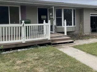 813 E 27th St, Kearney, NE 68847