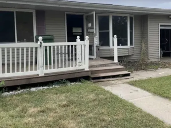 813 E 27th St, Kearney, NE 68847