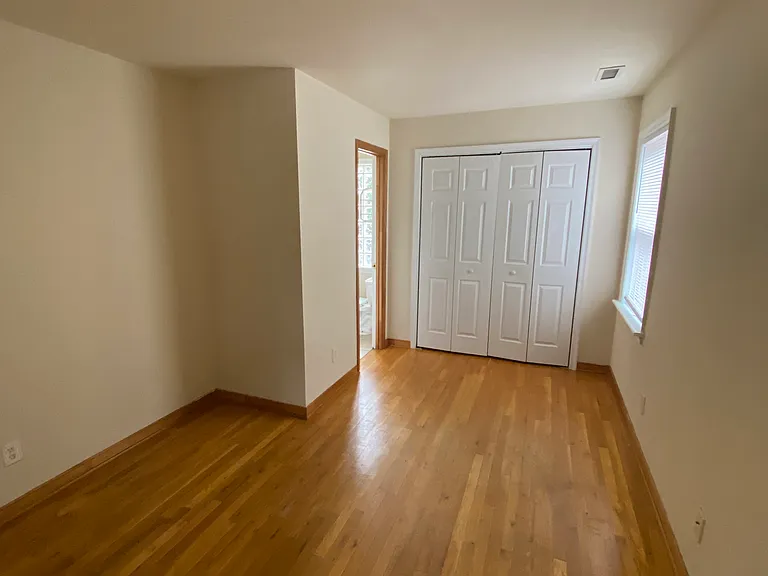 909 W Grace St #6 — Photo 16