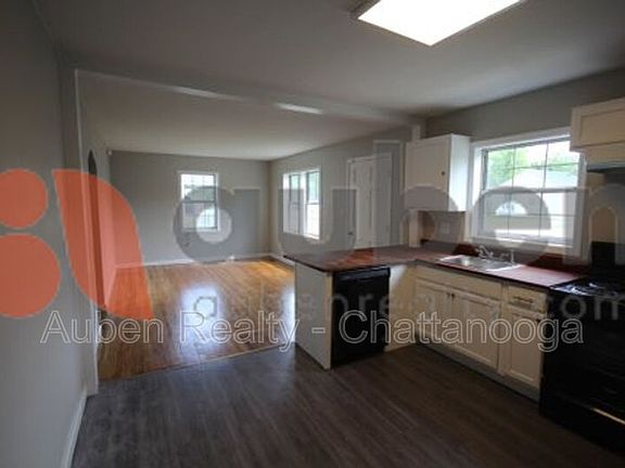 3rd image of 5003 Carolyn Ln