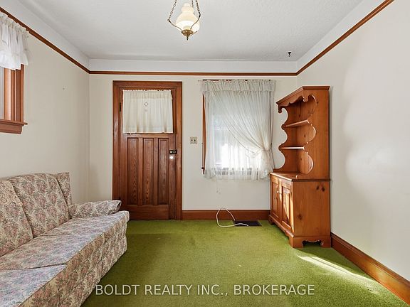 4th image of 86 Rykert St