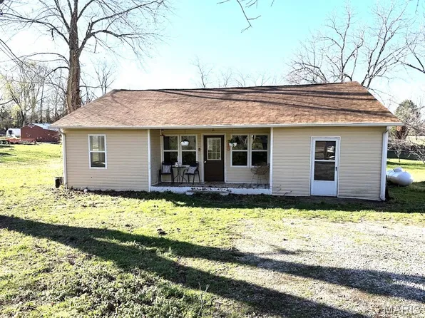 113 E James St, Mountain View, MO 65548