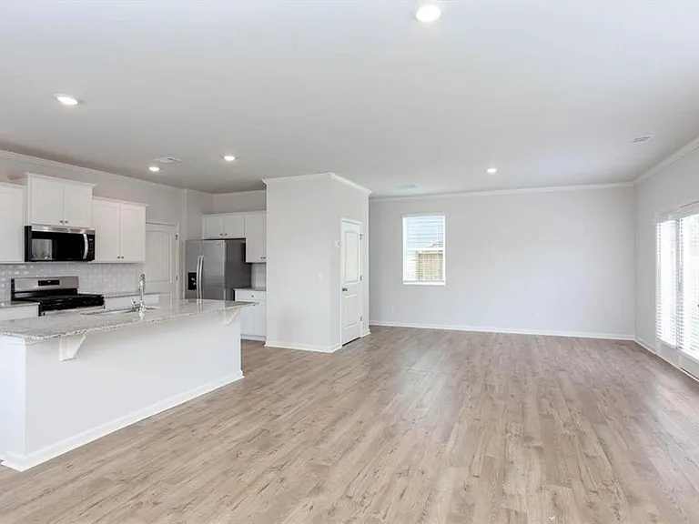 131 Landsdowne Way — Photo 10