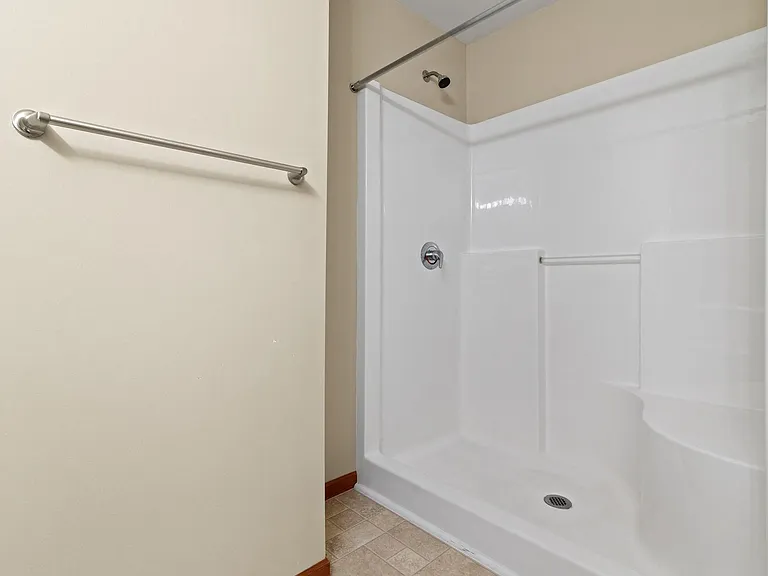 Perry Creek Townhomes - Midland, MI — Photo 17