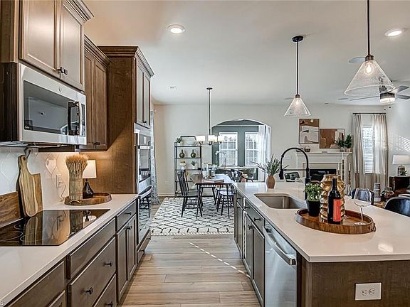 4th image of 407 Brooke Hill Dr