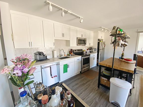 3rd image of 2300 Fairview Ave N #5