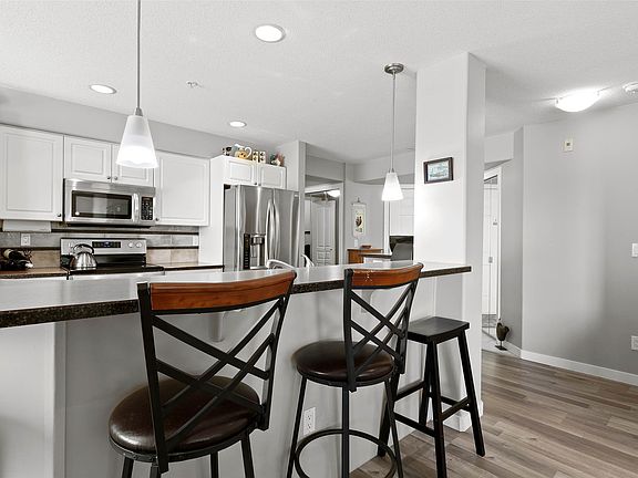 2nd image of 950 Lorne St #202