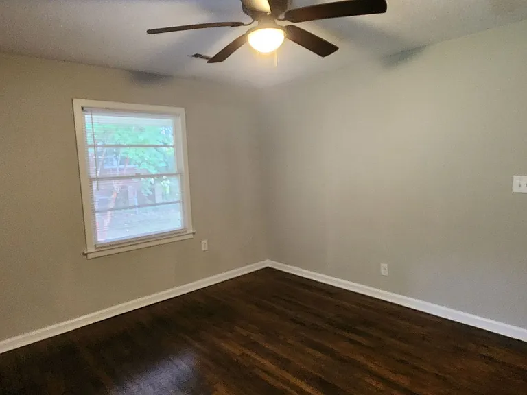 1120 Stratford Rd — Photo 6