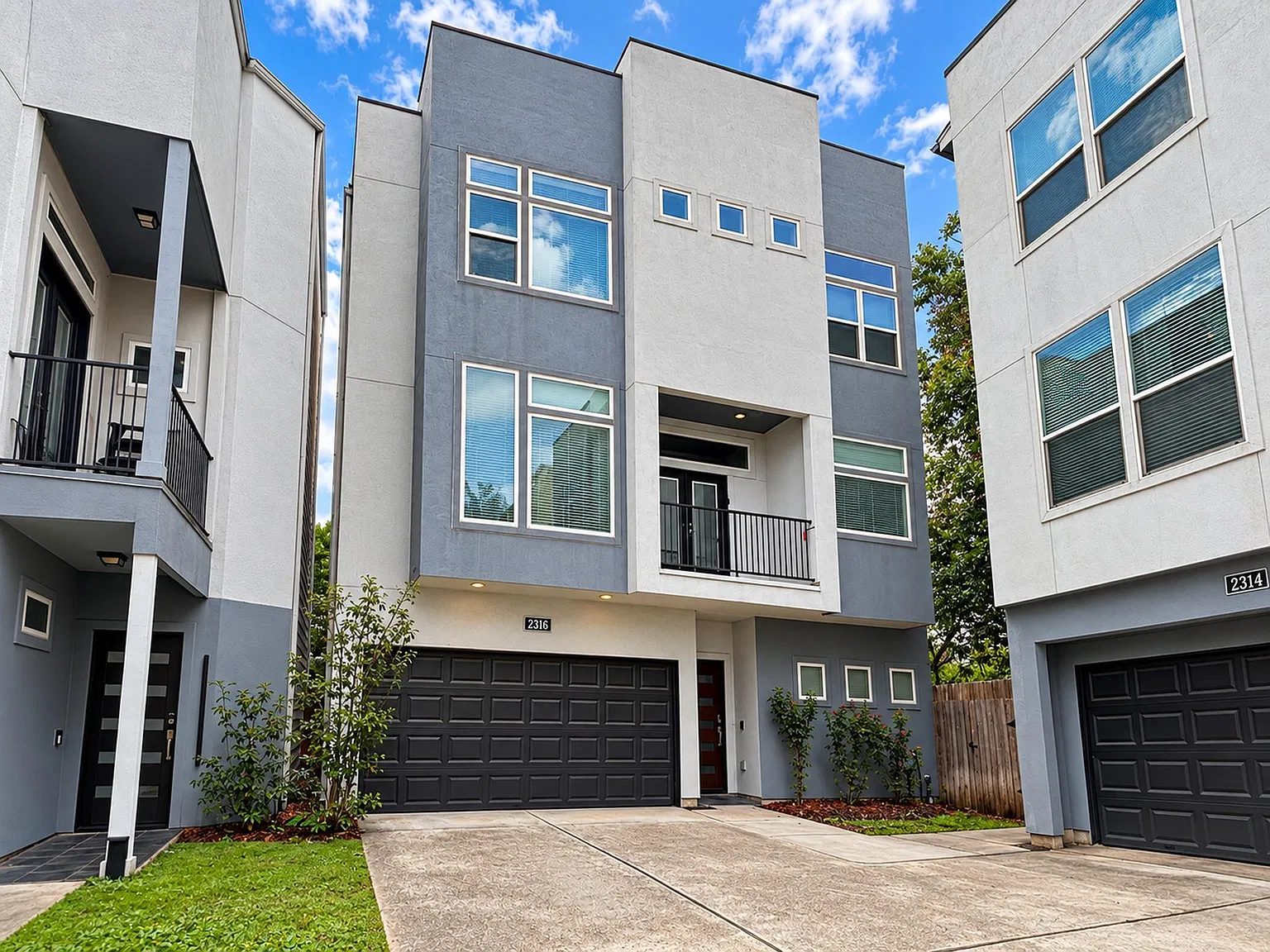 3 bed, 3.5 bath, 2085 sqft, $3,000 — Photo 1