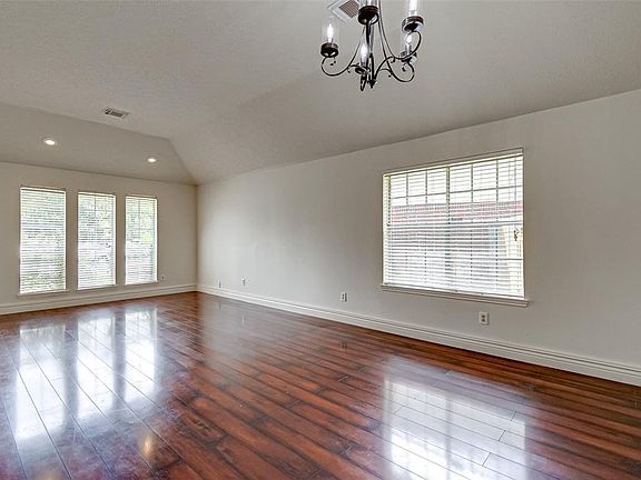 5th image of 2213 Dublin Dr