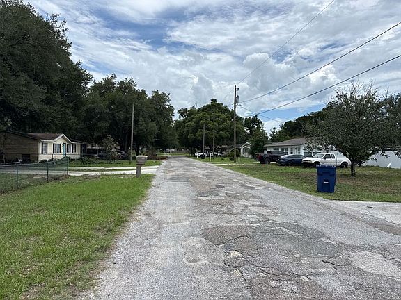 Exterior Neighborhood (street photo)