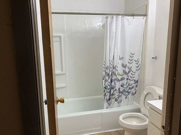 5th image of 306 W Union Ave #2
