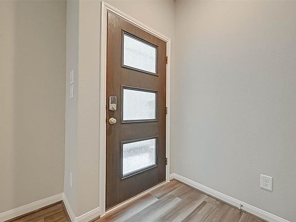 5th image of 1521 W Oak Dr
