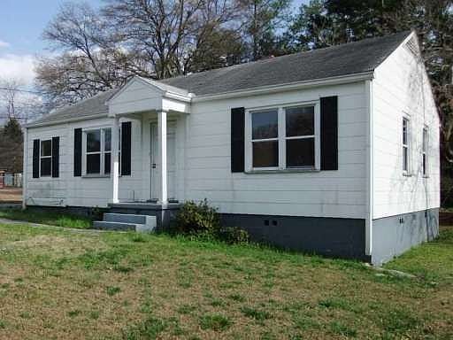 3rd image of 811 Elizabeth Dr