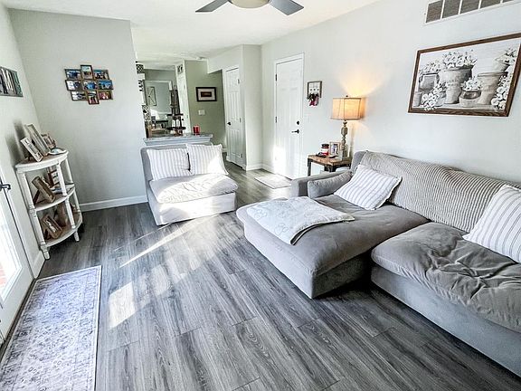 3rd image of 7066 Devon Dr