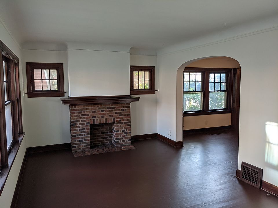 1st image of 1376 Clarence Ave