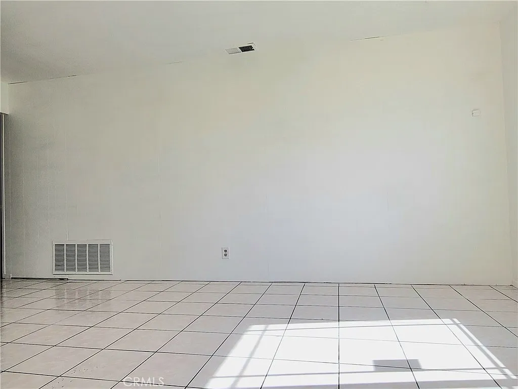 3 bed, 1091 sqft, $3,600 — Photo 3
