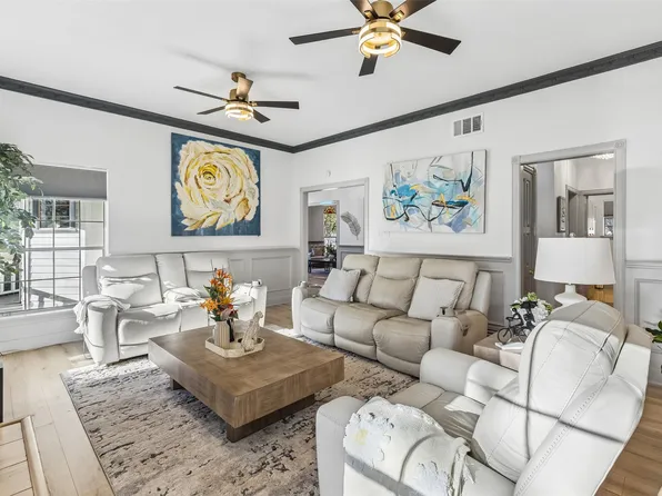 3706 Castle Dr, Rowlett, TX 75089