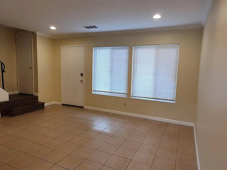 4100-4160 Redstone Ter — Photo 3