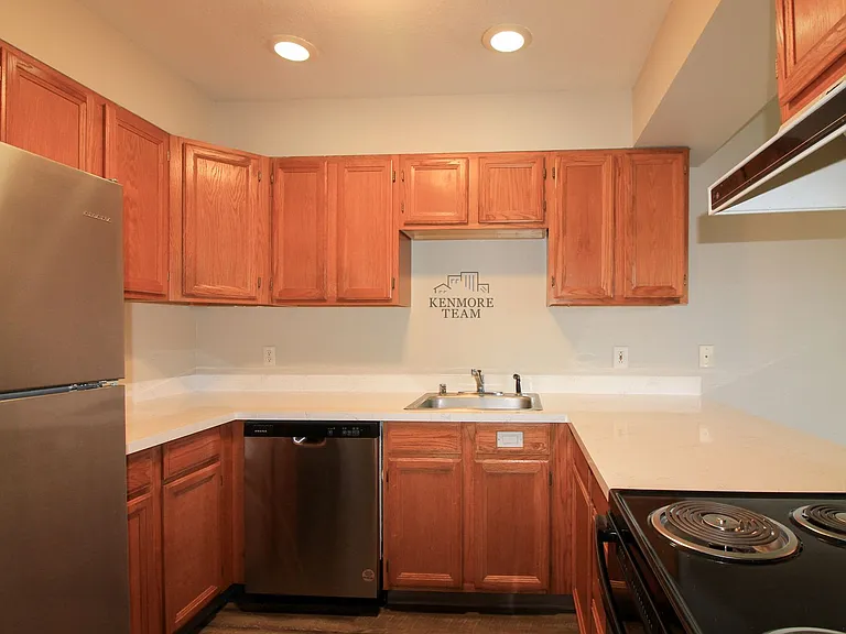 1038 Wright Ave — Photo 2