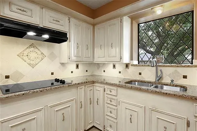 2403 Blue Cypress Dr — Photo 9