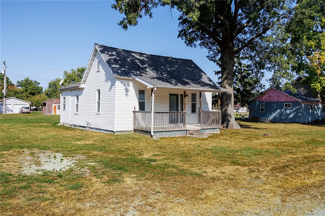 847 Elm Ave photo 1