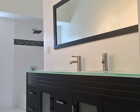 4th image of 1057 E 50th St