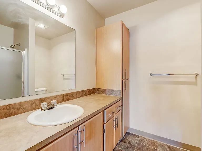 Gateway Village Apartments — Photo 53