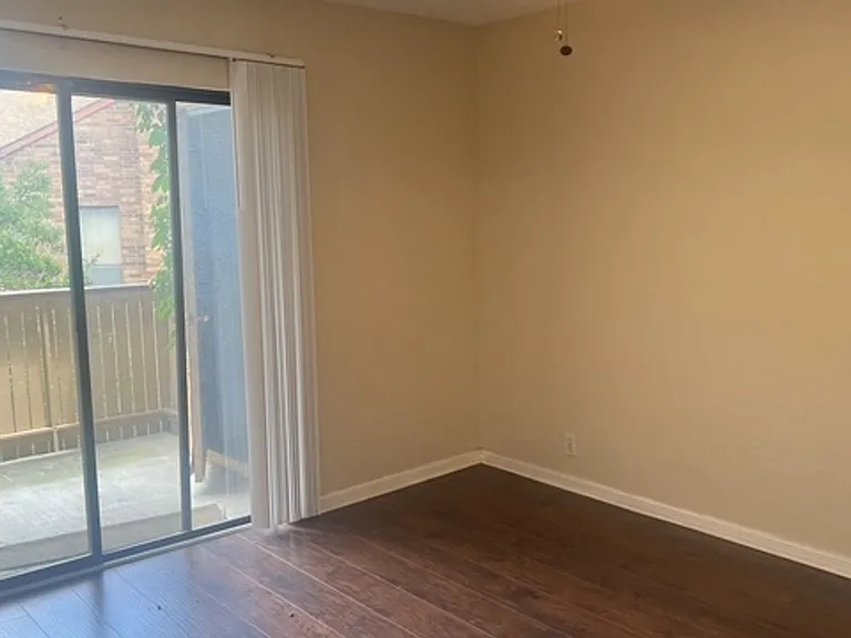 1901 Cloisters Dr #921 — Photo 13