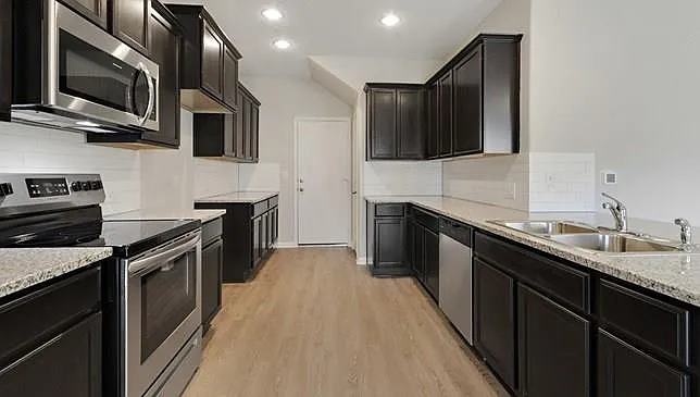 2 bed, 2.5 bath, 1756 sqft, $2,200 — Photo 3