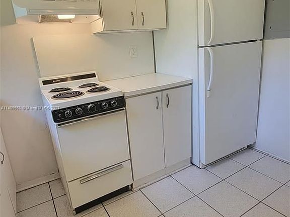 5th image of 510 Santander Ave APT 4