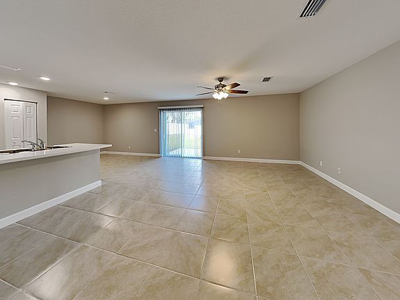 3rd image of 1341 SW Gastador Ave