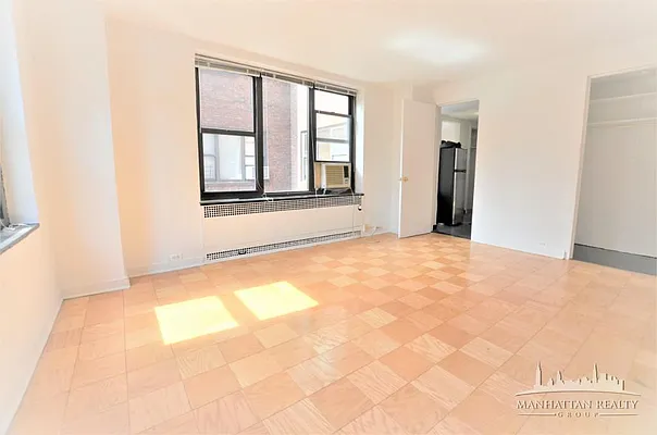 Rented by Manhattan Realty Group | media 18