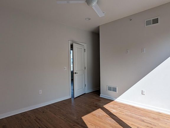 4th image of 2125 Kensington Ave