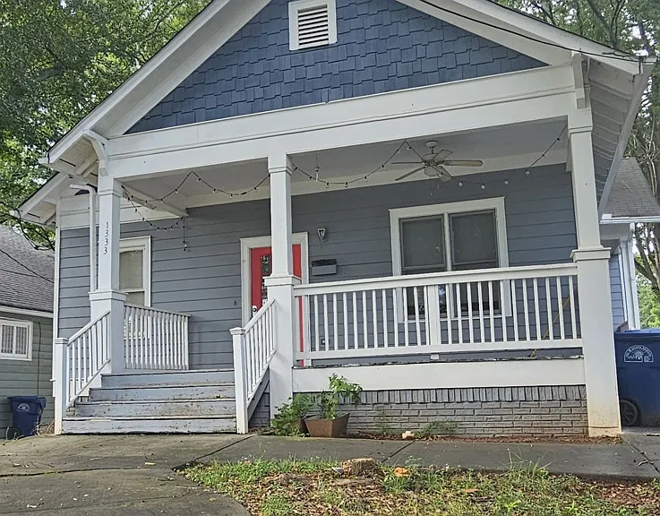 1333 Oak St SW — Photo 1