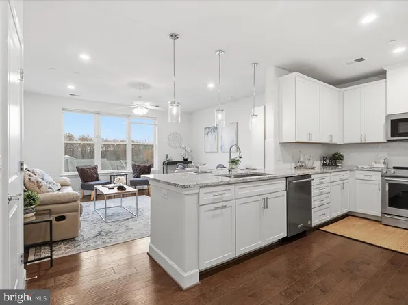 2960 Vaden Dr Unit 413, Fairfax, VA 22031