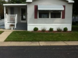 138 Springhill Dr, White Lake, MI 48386
