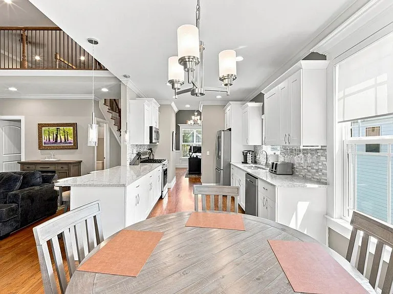 9202 White Ash Dr — Photo 13