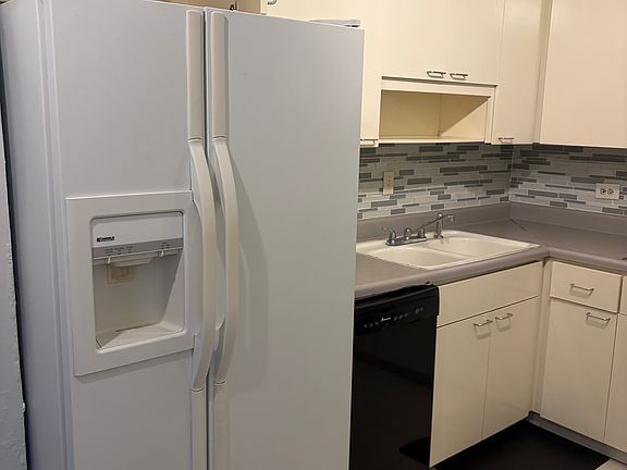 2nd image of 3415 W End Ave #1003