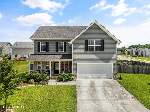 2701 Farmhouse Dr, Maryville, TN 37803