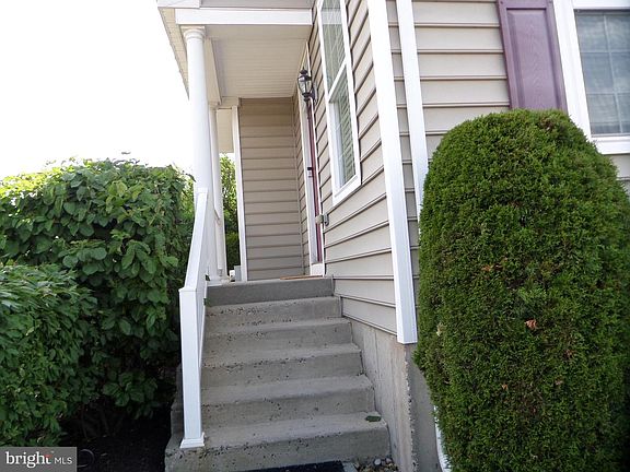 5th image of 321 Katie Ln